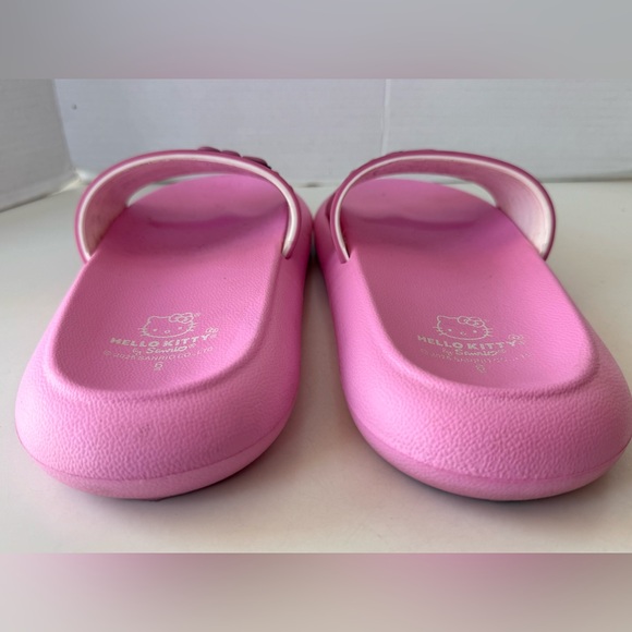 HELLO KITTY PINK RUBBER SLIDES SIZE 6 - Picture 4 of 8